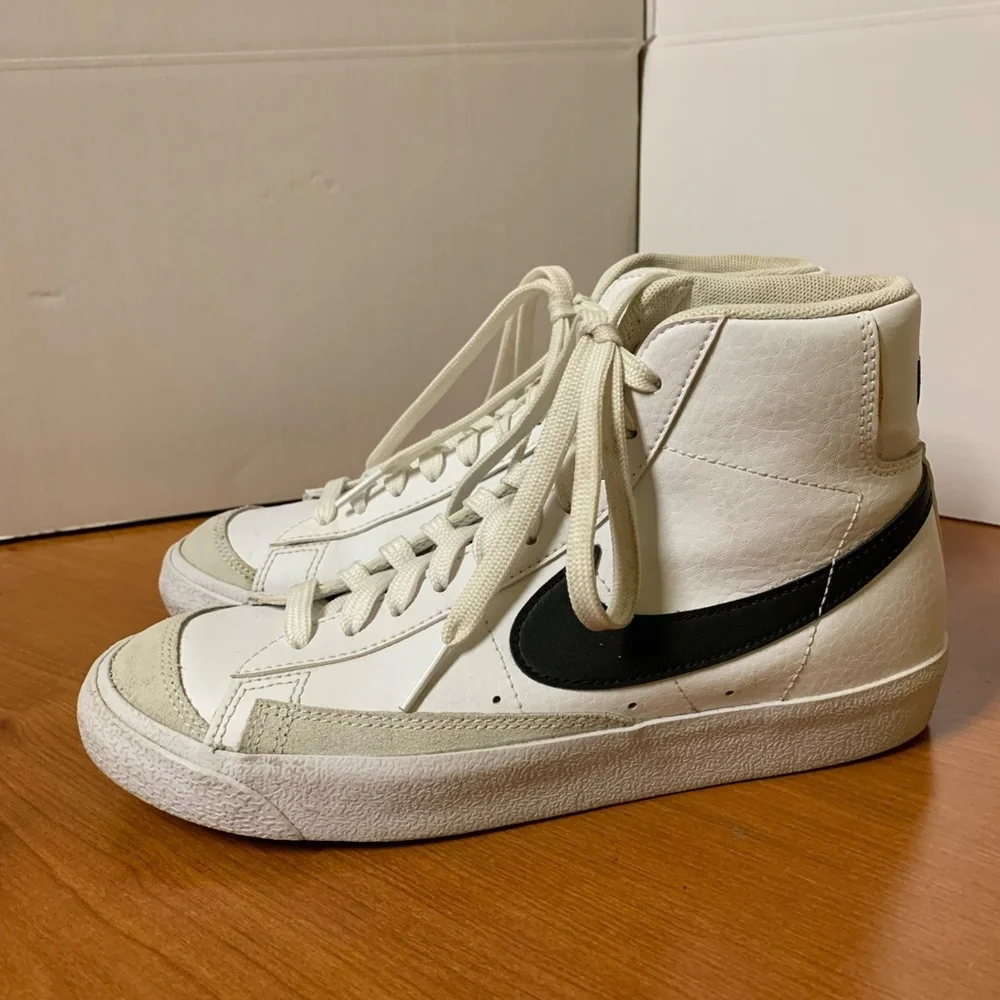 Nike Blazer Mid 77 White Black Leather Shoes Size 5.5  (Grade School)